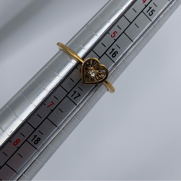 Vintage 18K HGE Petite CZ Stone Heart Ring Size 6 - Picture 5 of 5